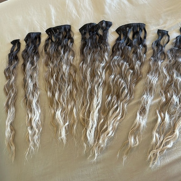 Other - - 24 inch clip in wavy hair extensions